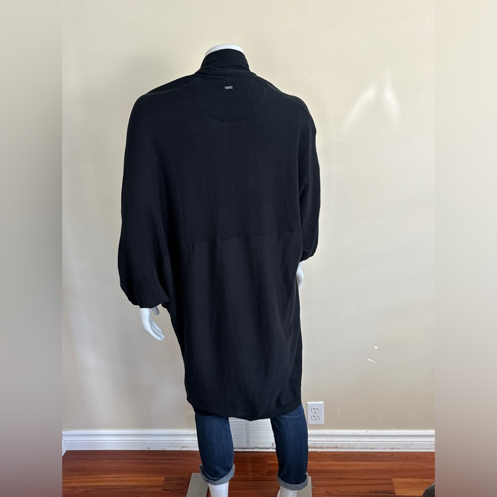 UGG Australia - Nora Cocoon Wrap. Black. M/L - Picture 7 of 12